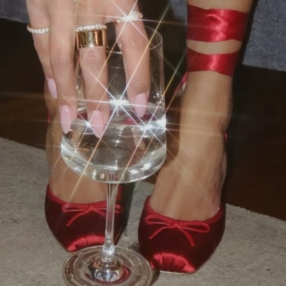 Red Satin Shoes โค๏ธ๐โค๏ธโ๐ฅ๐น๐๐๐ ๐ - Picture 5 of 5